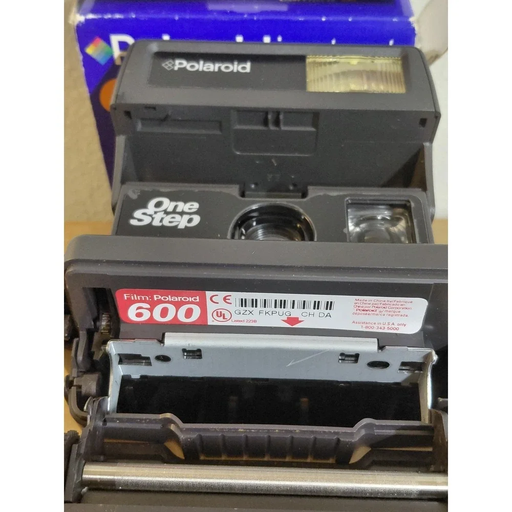 Vintage Polaroid OneStep 600 Instant Camera w/ Original Box Uses 600 Film Tested